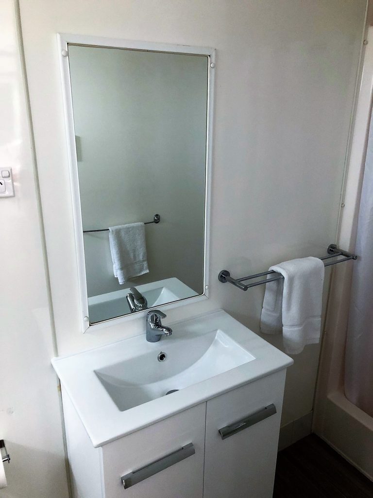 Studio Ensuite Cabin - Bathroom Cowra Van Park